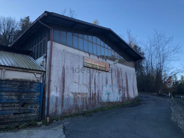 locale di sgombero in vendita a Vezzano Ligure