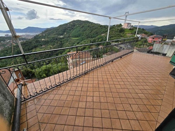 appartamento in vendita a Vezzano Ligure in zona Valeriano