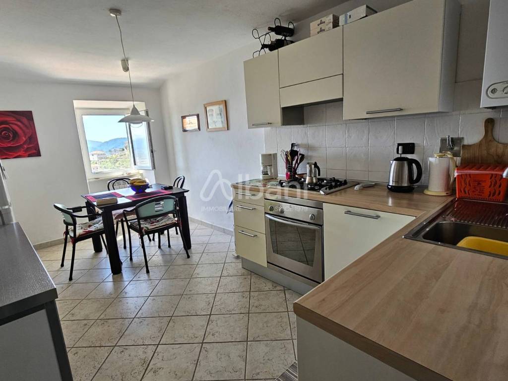 appartamento in vendita a Vezzano Ligure
