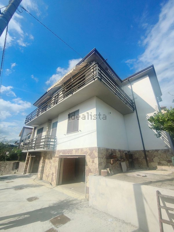 casa indipendente in vendita a Vezzano Ligure