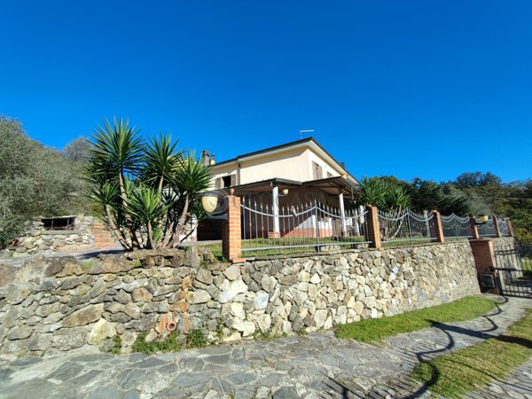 casa indipendente in vendita a Vezzano Ligure