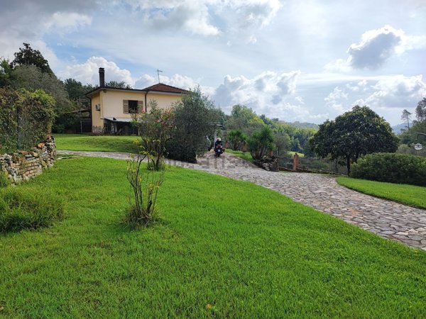pentavano in vendita a Vezzano Ligure