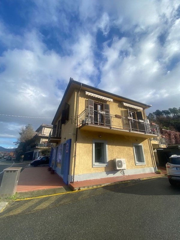 appartamento in vendita a Vezzano Ligure in zona Prati