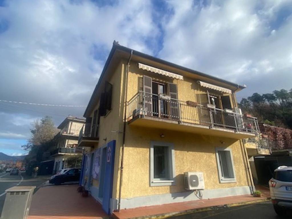 appartamento in vendita a Vezzano Ligure in zona Prati