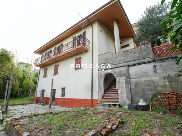 casa indipendente in vendita a Vezzano Ligure