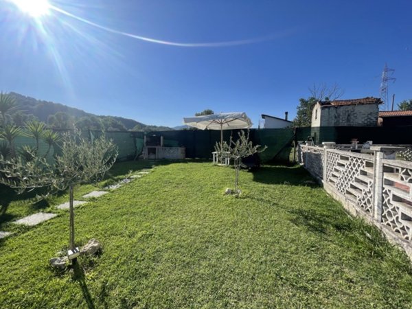 casa indipendente in vendita a Vezzano Ligure