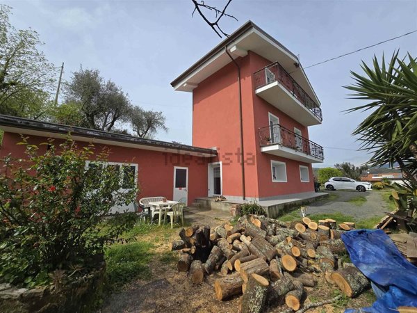 casa indipendente in vendita a Vezzano Ligure