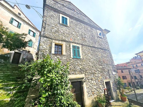 appartamento in vendita a Vezzano Ligure