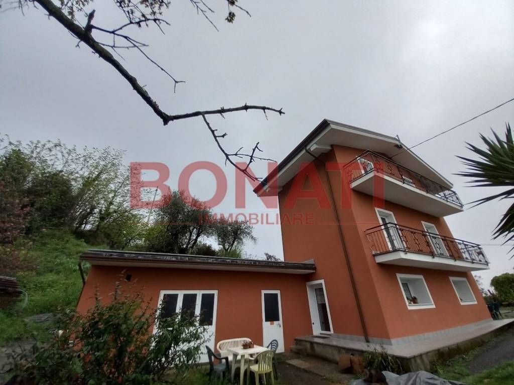 casa indipendente in vendita a Vezzano Ligure