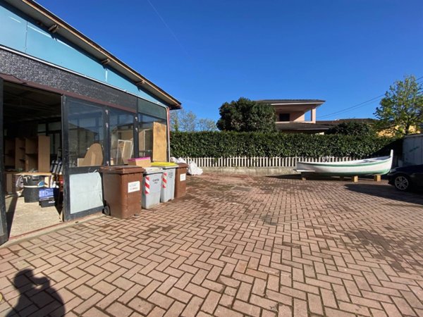 locale di sgombero in vendita a Vezzano Ligure in zona Valeriano