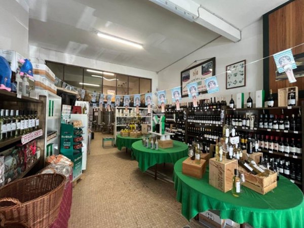negozio in vendita a Vezzano Ligure in zona Prati