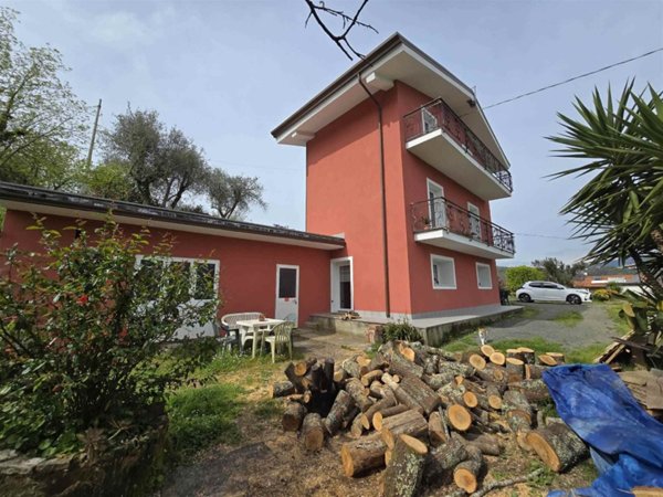 casa indipendente in vendita a Vezzano Ligure
