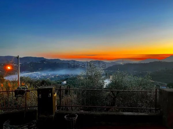 casa indipendente in vendita a Vezzano Ligure