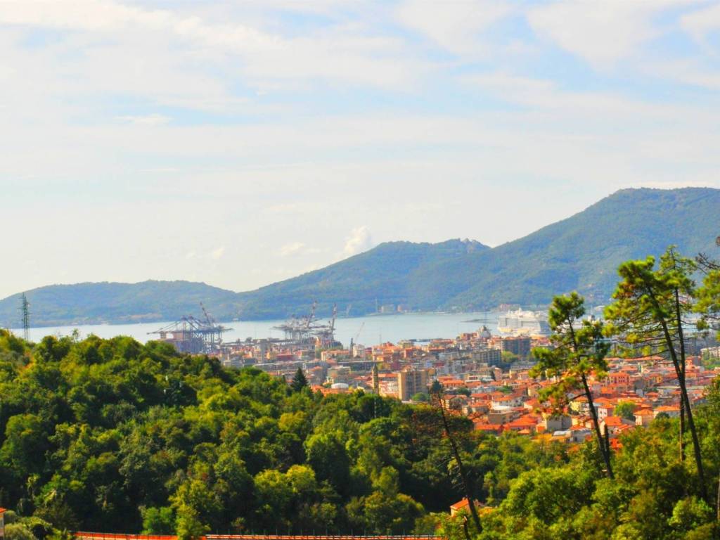 appartamento in vendita a Vezzano Ligure in zona Valeriano