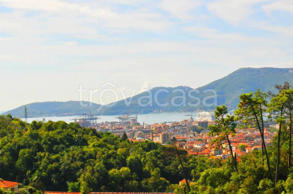 appartamento in vendita a Vezzano Ligure in zona Valeriano