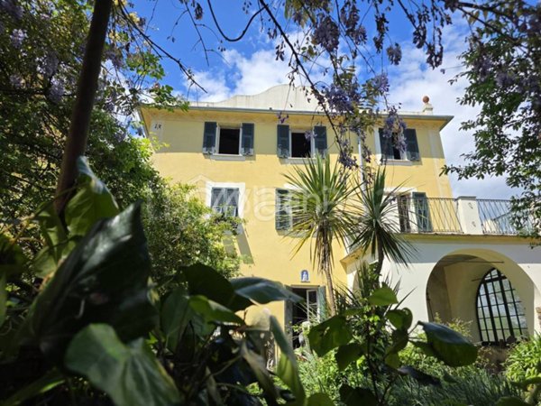 casa indipendente in vendita a Vezzano Ligure
