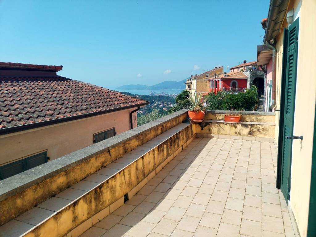 appartamento in vendita a Vezzano Ligure