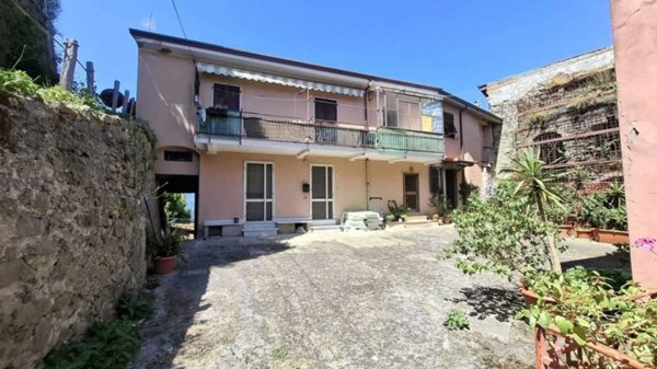 casa indipendente in vendita a Vezzano Ligure in zona Valeriano