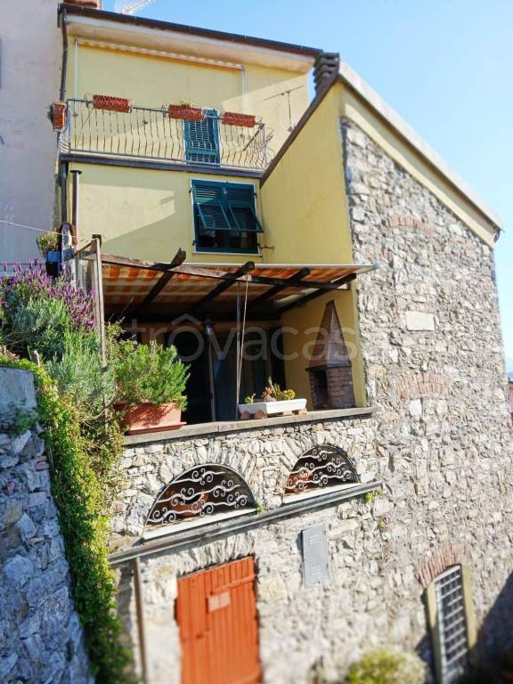 casa indipendente in vendita a Vezzano Ligure