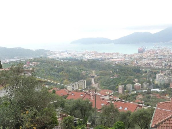 casa indipendente in vendita a Vezzano Ligure