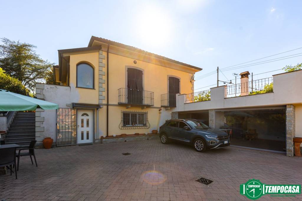 casa indipendente in vendita a Vezzano Ligure