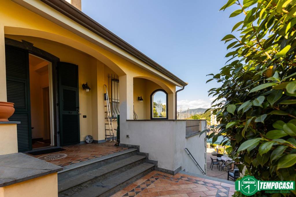 casa indipendente in vendita a Vezzano Ligure
