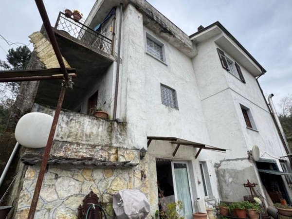 casa indipendente in vendita a Vezzano Ligure