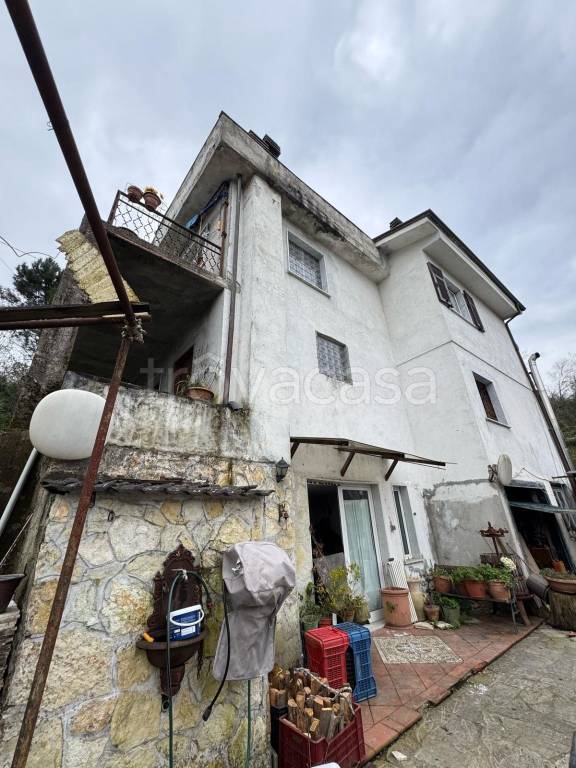 casa indipendente in vendita a Vezzano Ligure