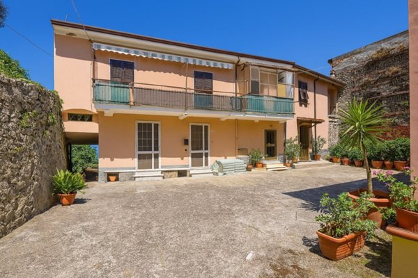 casa indipendente in vendita a Vezzano Ligure in zona Valeriano
