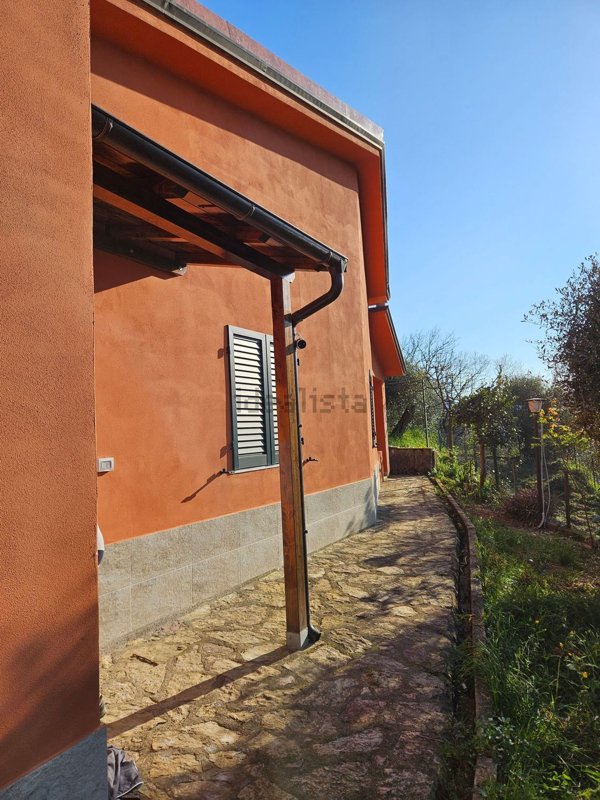 casa indipendente in vendita a Vezzano Ligure