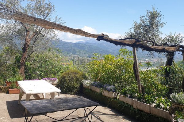 appartamento in vendita a Vezzano Ligure