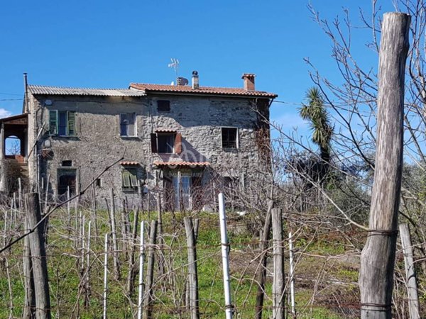 casa indipendente in vendita a Vezzano Ligure