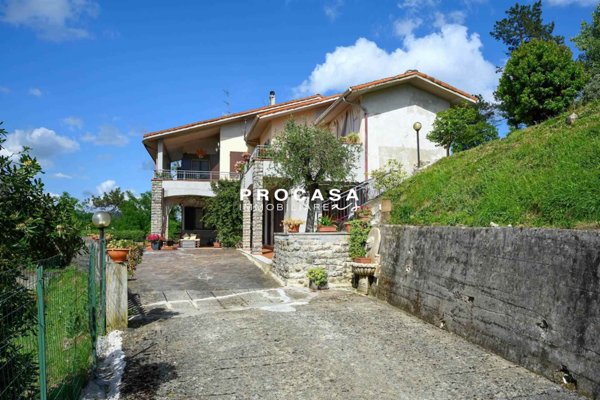 casa indipendente in vendita a Vezzano Ligure