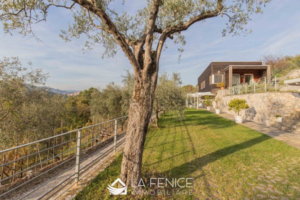 casa indipendente in vendita a Vezzano Ligure