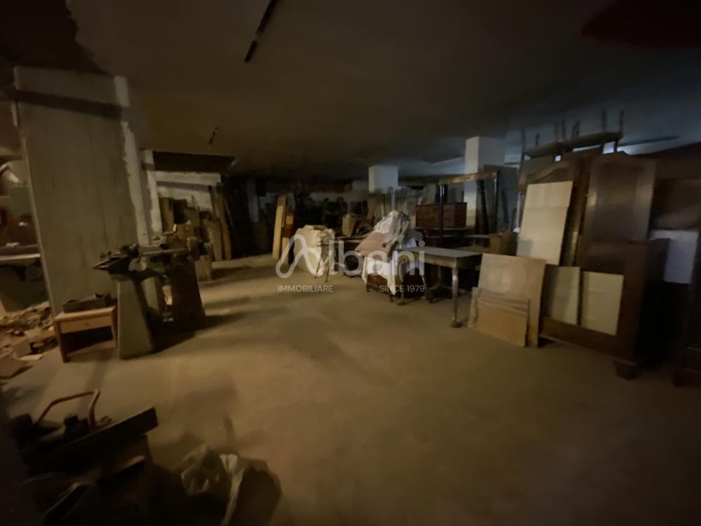 locale di sgombero in vendita a Vezzano Ligure