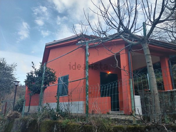 casa indipendente in vendita a Vezzano Ligure