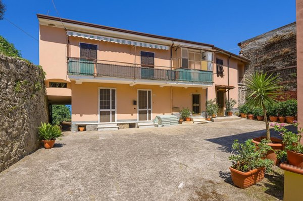 casa indipendente in vendita a Vezzano Ligure in zona Valeriano