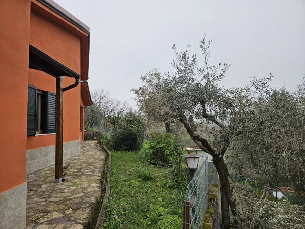 casa indipendente in vendita a Vezzano Ligure