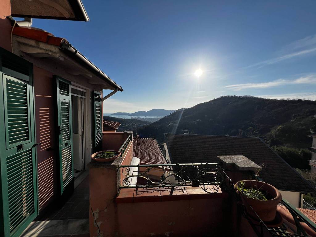 appartamento in vendita a Vezzano Ligure in zona Valeriano