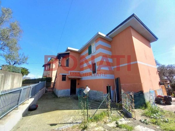 esavano in vendita a Vezzano Ligure in zona Prati