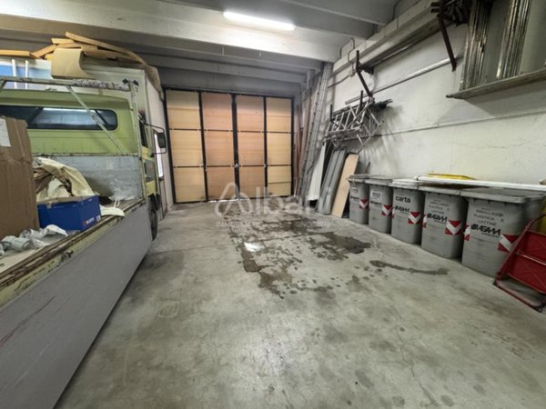 capannone in vendita a Vezzano Ligure