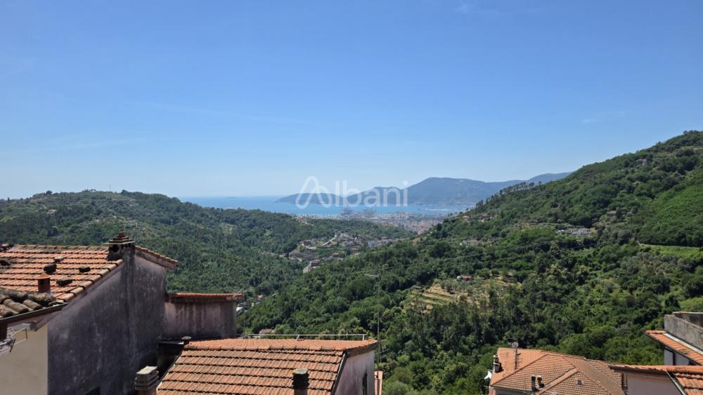 casa indipendente in vendita a Vezzano Ligure in zona Valeriano