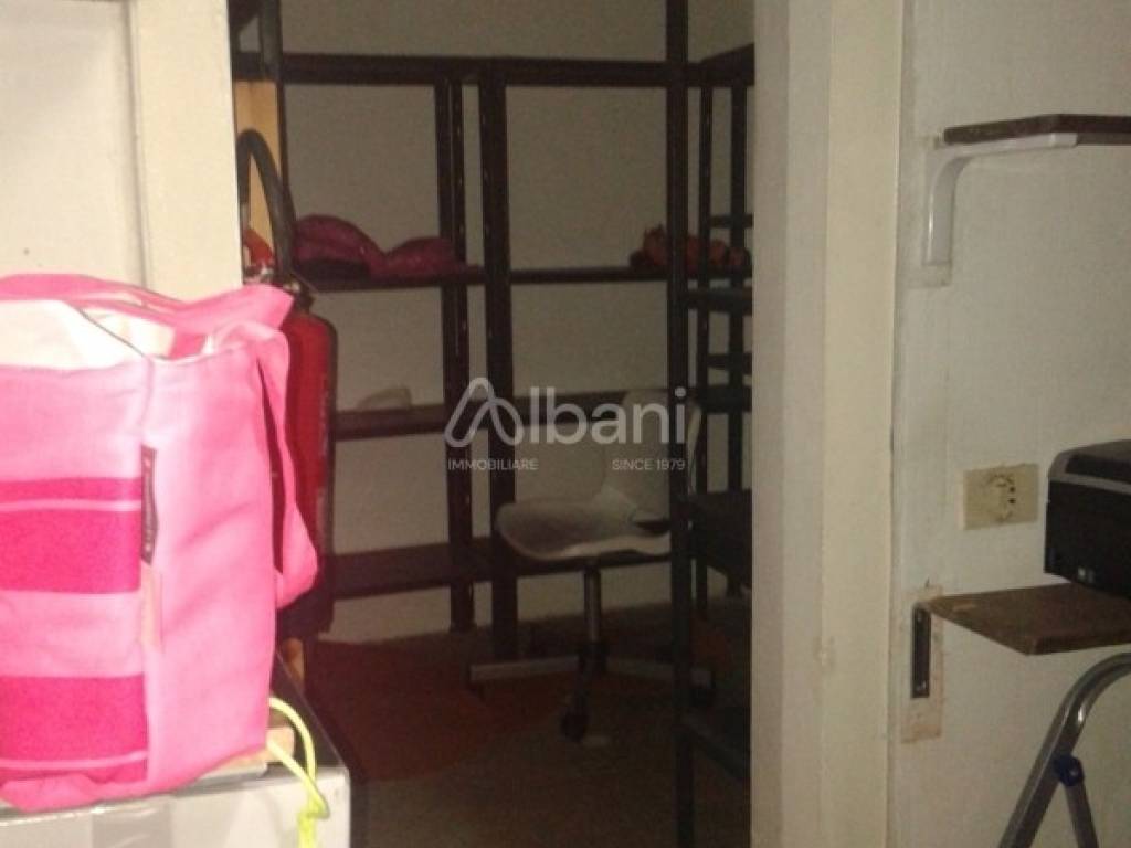 locale commerciale in vendita a Vezzano Ligure