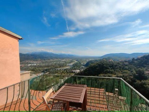casa indipendente in vendita a Vezzano Ligure