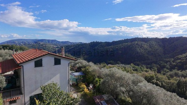 casa indipendente in vendita a Vezzano Ligure