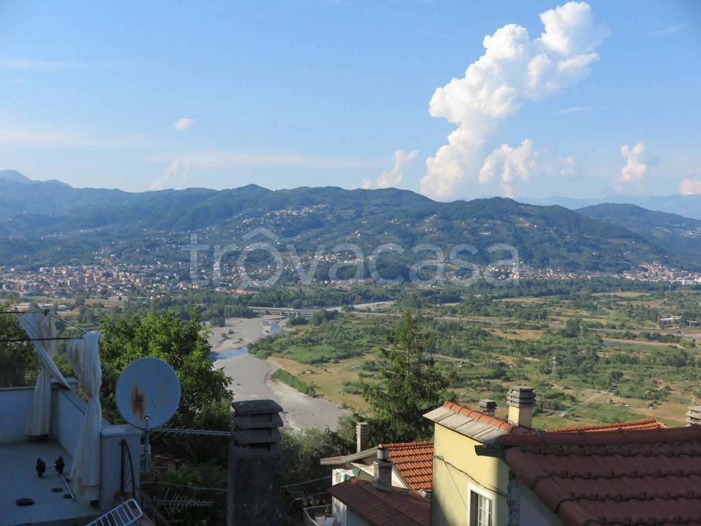 casa indipendente in vendita a Vezzano Ligure