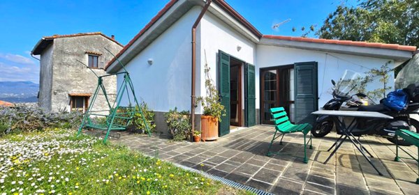 casa indipendente in vendita a Vezzano Ligure