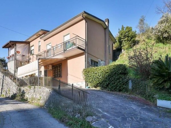 casa indipendente in vendita a Vezzano Ligure