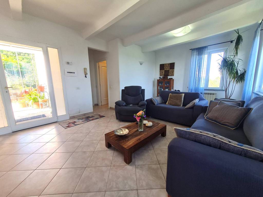 casa indipendente in vendita a Vezzano Ligure