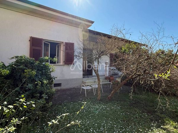 casa indipendente in vendita a Vezzano Ligure